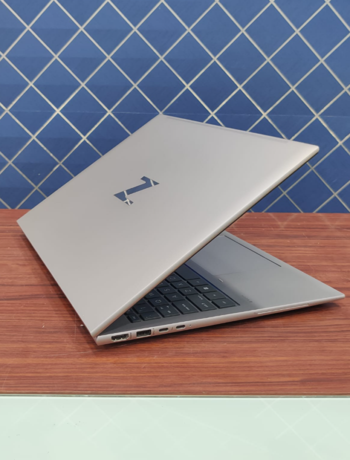 HP ZBOOK FIREFLY G9