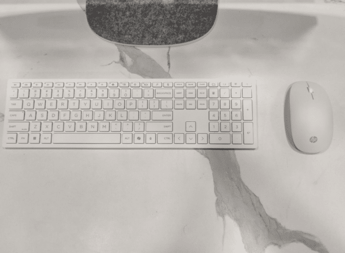 HP ALL IN ONE PC 27-CR1009