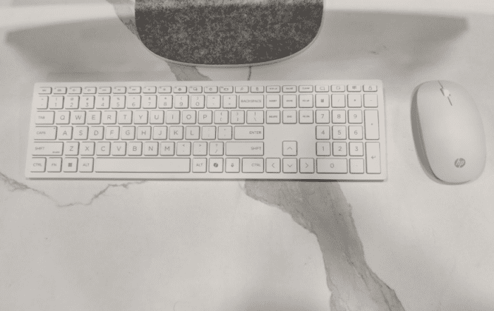 HP ALL IN ONE PC 27-CR1009